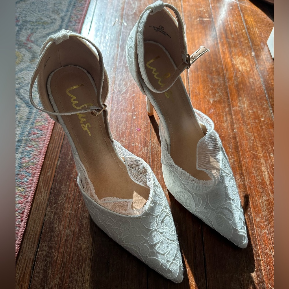 NWT Lulus white lace wedding shoes